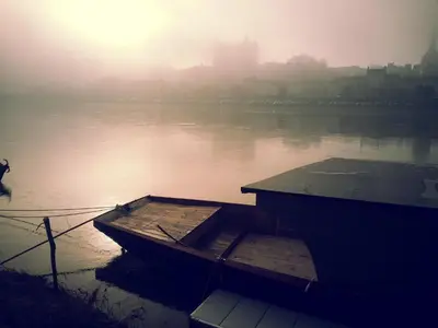 Vue sur la rivière ou le fleuve situé(e) à proximité de le bateau