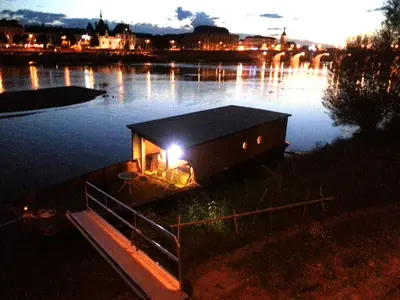 Vue sur la rivière ou le fleuve situé(e) à proximité de le bateau