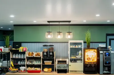 Cuisine ou kitchenette dans l'établissement FASTHOTEL Le Mans Nord Saint-Saturnin - UN FH CONFORT