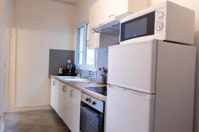 Cuisine ou kitchenette dans l'établissement Le Petit Plume, 5 minutes du Zoo de Beauval