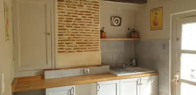 Cuisine ou kitchenette dans l'établissement La petite maison