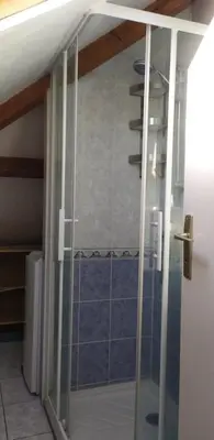 Salle de bains dans l'établissement Maison cosy au cœur du Lochois