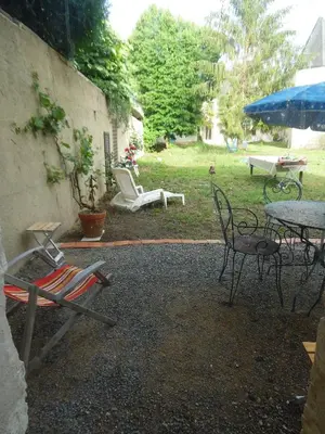 Jardin de l'établissement LE COMPOSTELLE PRIEURE GITE LES MEDIEVALES