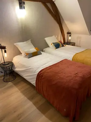 Un ou plusieurs lits dans un hébergement de l'établissement La Charmeraie : gîte de charme, piscine et spa