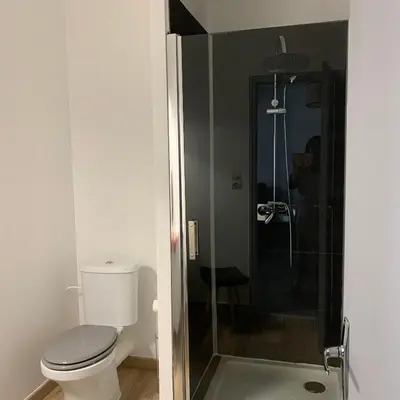 Salle de bains dans l'établissement Appartement 4 PERSONNES EMPLACEMENT IDEAL PROCHE DES 24H ET GARE