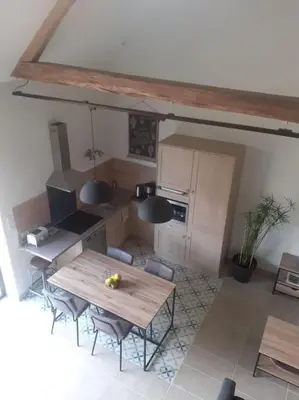 Cuisine ou kitchenette dans l'établissement Gîte à l'Ombre du Figuier