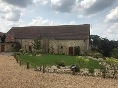 Jardin de l'établissement Gîte charmant près du circuit du Mans, 12 pers., 5 ch., rénové avec 3 sdb, nature et attractions proches - FR-1-410-342