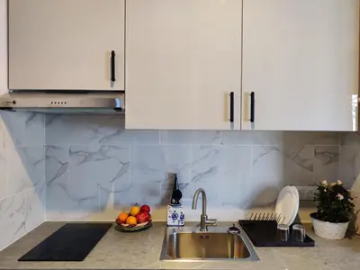 Cuisine ou kitchenette dans l'établissement Terrasse 25m - Flat Cosy & Calme - 5 min Gare & Vinci