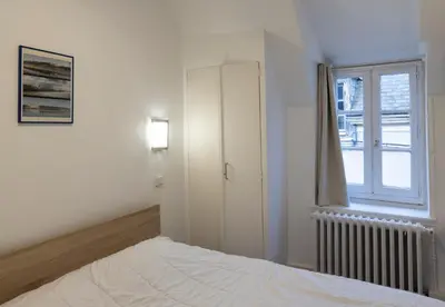 Un ou plusieurs lits dans un hébergement de l'établissement Hôtel Du Bellay