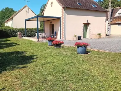 Jardin de l'établissement Corps de ferme restauré avec terrasse, 2 chambres, grande douche italienne et terrain de pétanque - FR-1-410-344