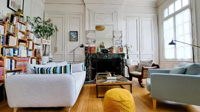 Coin salon dans l'établissement Appartement tout confort, jardin, dans un Manoir au Sud de Tours