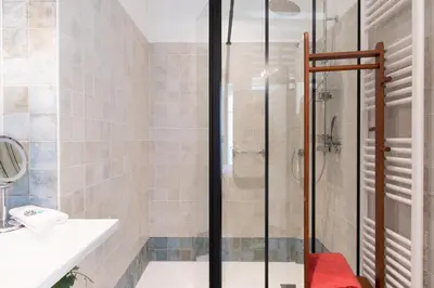 Salle de bains dans l'établissement La Little Maison