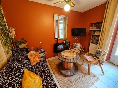 Télévision ou salle de divertissement dans l'établissement Le Lude Land Lodge
