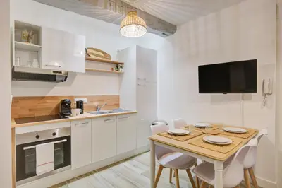 Cuisine ou kitchenette dans l'établissement Le Langeais Cocoon in the heart of Les Halles