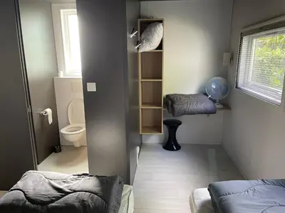 Salle de bains dans l'établissement Vinéa Cottages - Hébergements Touristiques, Terrasse et Piscine privative