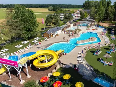 Piscine de l'établissement Bungalow cosy à Onzain avec terrasse & piscine partagée ou située à proximité