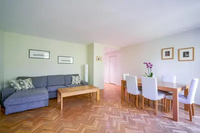 Coin salon dans l'établissement Appartement Tours centre avec parking 4 p