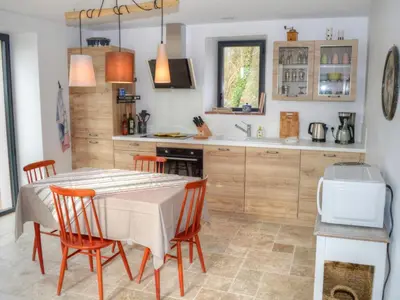 Cuisine ou kitchenette dans l'établissement Gîte douillet à Luzillé avec terrasse, jardin, climatisation, proche Château de Chenonceau et Zoo de Beauval - FR-1-381-513