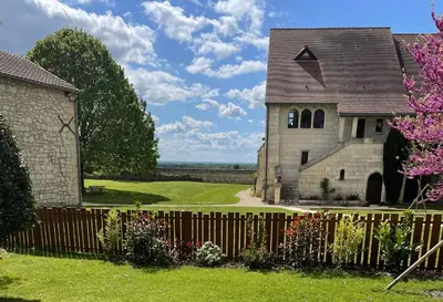 Jardin de l'établissement Le Cottage d'Eleanor gîte de charme avec spa Jacuzzi privé