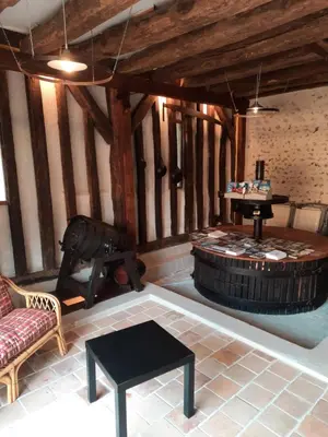 Coin salon dans l'établissement La Maison Genevier - Chambre Doréline