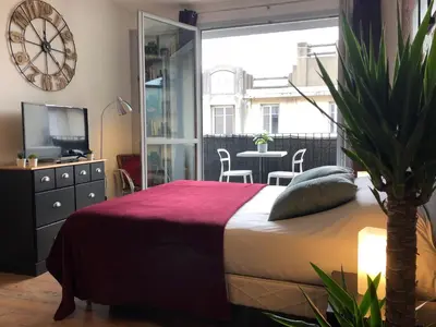 Un ou plusieurs lits dans un hébergement de l'établissement Studio avec balcon & parking gratuit - Tours Gare