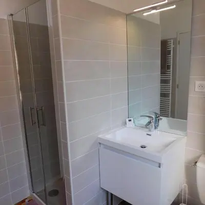 Salle de bains dans l'établissement Appartement situé en centre ville de Saint Aignan