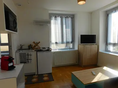 Cuisine ou kitchenette dans l'établissement Appartement situé en centre ville de Saint Aignan