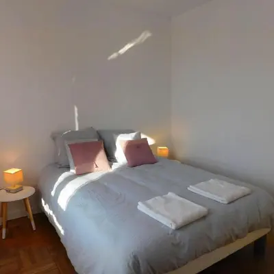 Un ou plusieurs lits dans un hébergement de l'établissement Appartement situé en centre ville de Saint Aignan