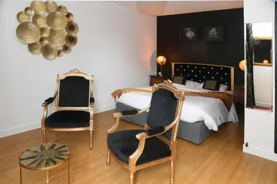 Un ou plusieurs lits dans un hébergement de l'établissement Logis Auberge De Launay