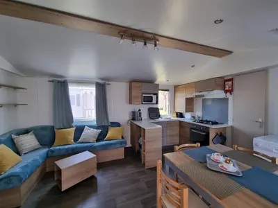 Cuisine ou kitchenette dans l'établissement Camping 4* 3 CH 2 SDB- Lave linge- Lave vaisselle
