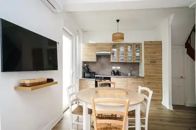 Cuisine ou kitchenette dans l'établissement Maison tout confort, parking, clim, garage 3ch 5p