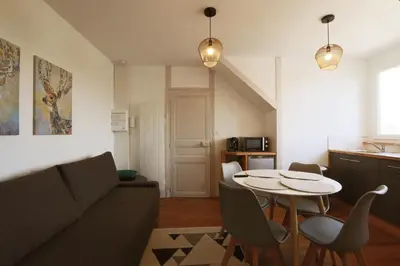 Coin salon dans l'établissement La Belle Tourangelle#Rabelaisien Free parking