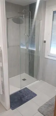 Salle de bains dans l'établissement Chambre Le mans avec salle de bain privée