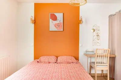 Un ou plusieurs lits dans un hébergement de l'établissement Maison tourangelle chic & cosy avec cour