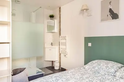 Un ou plusieurs lits dans un hébergement de l'établissement Maison tourangelle chic & cosy avec cour