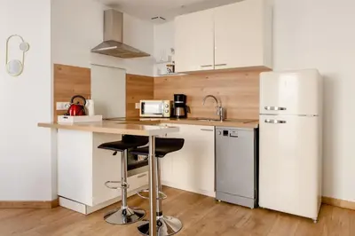 Cuisine ou kitchenette dans l'établissement Maison tourangelle chic & cosy avec cour
