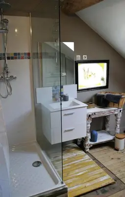 Salle de bains dans l'établissement Les Petites Mirabelles - À 9mn du ZooParc de Beauval - Gare à 200m - Route des Châteaux de la Loire