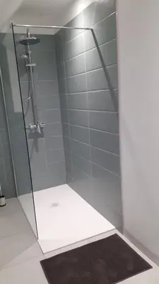 Salle de bains dans l'établissement Charmant studio en plein centre de Montoire