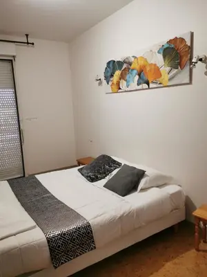 Un ou plusieurs lits dans un hébergement de l'établissement le relais de l aiguillon