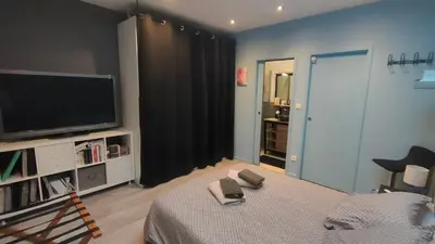 Télévision ou salle de divertissement dans l'établissement LOFT Descartes