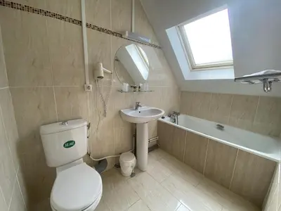 Salle de bains dans l'établissement Logement de groupe au centre d'Azay le Rideau