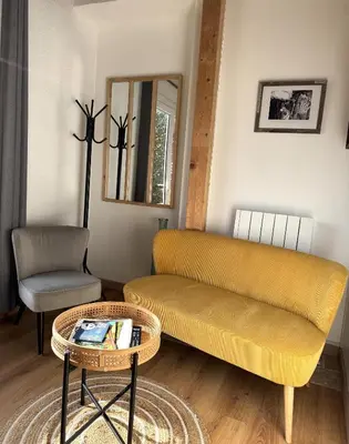 Coin salon dans l'établissement Studio Vigneron, 3min du Zoo