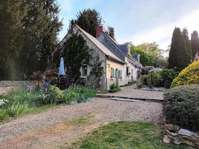 Jardin de l'établissement Le Logis du Pressoir Self Catering Gites in beautiful 18th Century Estate in the heart of the Loire Valley with heated pool and extensive grounds.
