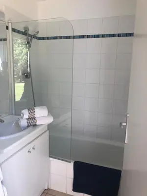 Salle de bains dans l'établissement Cottage 102