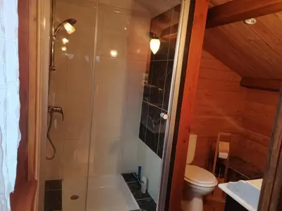 Salle de bains dans l'établissement Charmant gîte duplex du bon accueil