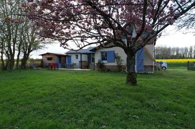 Jardin de l'établissement Le gîte du loir à vélo, gîte d'étape, maison de campagne