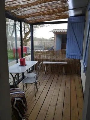 Balcon ou terrasse dans l'établissement Le gîte du loir à vélo, gîte d'étape, maison de campagne