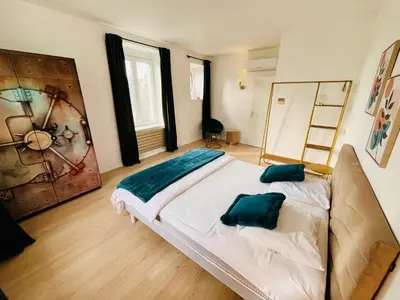 Un ou plusieurs lits dans un hébergement de l'établissement Hypercentre, spacieux, lumineux, climatisé, le Quai de Loire