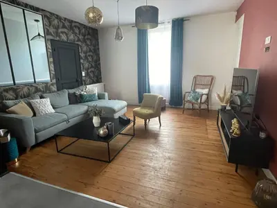 Coin salon dans l'établissement logement entier proche centre ville et circuit