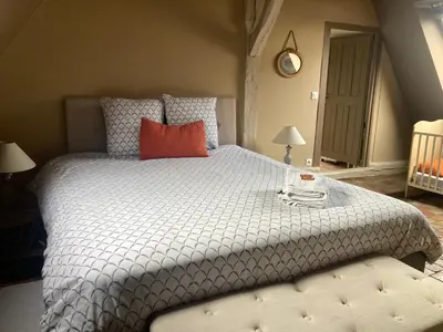 Un ou plusieurs lits dans un hébergement de l'établissement Les Chambres du Roi